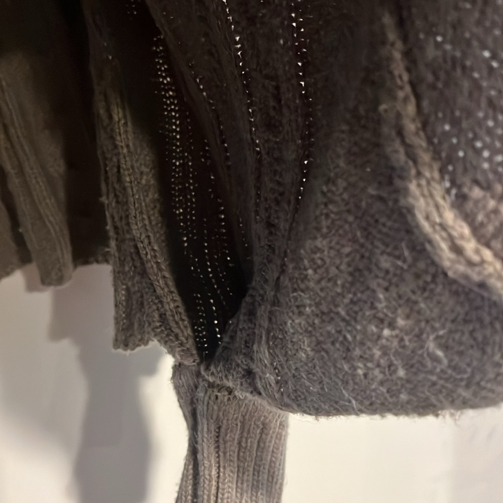 ♻️ANAC Sweater Poncho - Picture 2 of 5
